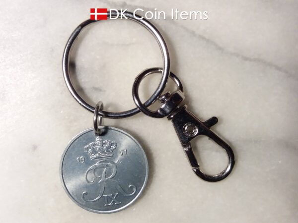 Denmark 1971 R coin keychain. 53 year old Danish 2 ore as coin pendant with trigger clip