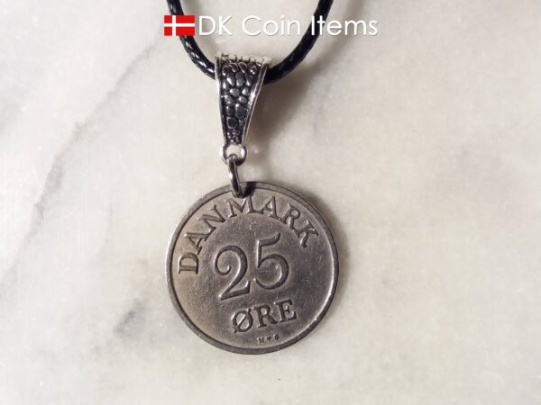 Denmark 1950 R coin necklace. 74 year old Danish 25 ore as coin pendant on bail