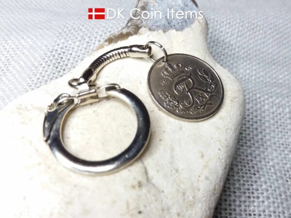 Denmark 1951 R coin keychain. 73 year old Danish 25 ore coin pendant on snake keyring