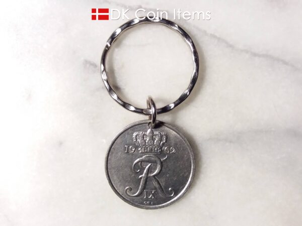 Denmark 1962 coin pendant keychain. 62 year old Danish 25 ore coin pendant with R initial