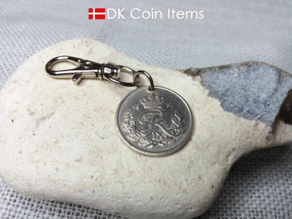 Denmark 1957 R coin keychain. 67 year old Danish 25 ore coin pendant on trigger clip