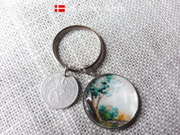 Denmark coin keychain. 2 ore C initial 1941 coin + cabochon with Tree on a hill picture.