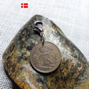 Denmark 1955 R coin charm. 69 year old Danish 25 ore as coin pendant on lobster claw. Danish vintage coin souvenir.