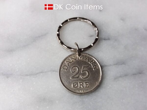 Denmark 1956 R coin keychain. 68 year old Danish 25 ore as coin pendant on pattern keyring. Danish vintage coin souvenir.