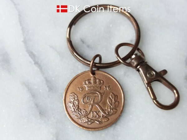 Denmark 1956 R coin keychain. 68 year old Danish 25 ore as coin pendant on keyring with trigger clip. Danish vintage coin souvenir.