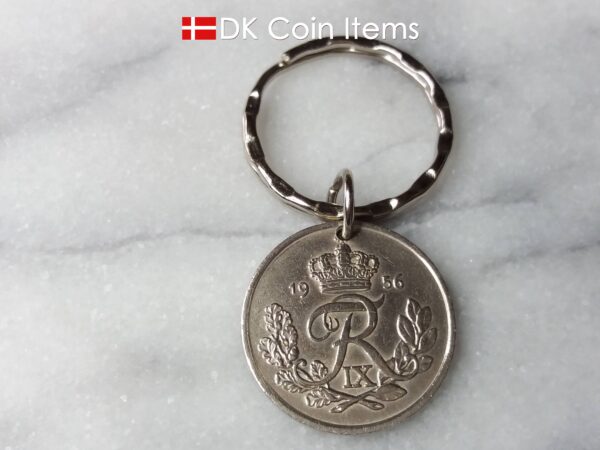 Denmark 1956 R coin keychain. 68 year old Danish 25 ore as coin pendant on pattern keyring. Danish vintage coin souvenir.