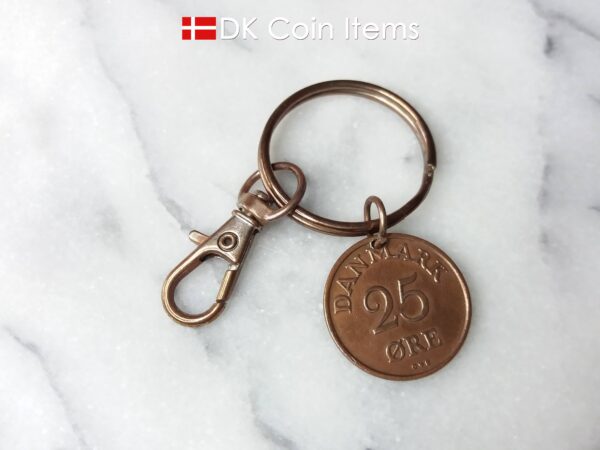 Denmark 1956 R coin keychain. 68 year old Danish 25 ore as coin pendant on keyring with trigger clip. Danish vintage coin souvenir.