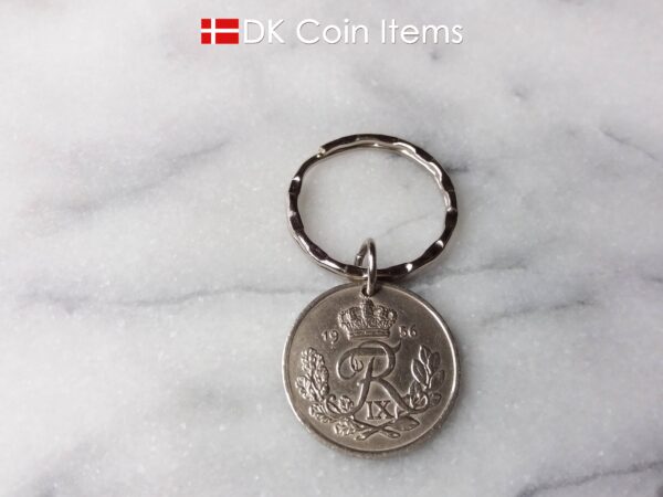 Denmark 1956 R coin keychain. 68 year old Danish 25 ore as coin pendant on pattern keyring. Danish vintage coin souvenir.