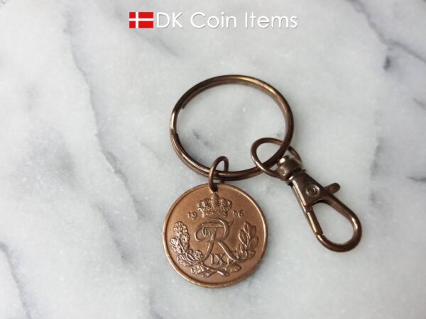 Denmark 1956 R coin keychain. 68 year old Danish 25 ore as coin pendant on keyring with trigger clip. Danish vintage coin souvenir.