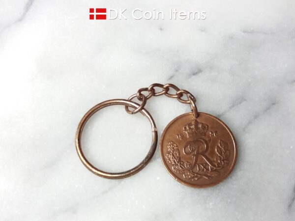 Denmark 1956 R coin keychain. 68 year old Danish 25 ore as coin pendant on keyring with chain. Danish vintage coin souvenir.