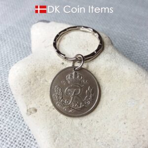 Denmark 1956 R coin keychain. 68 year old Danish 25 ore as coin pendant on pattern keyring. Danish vintage coin souvenir.