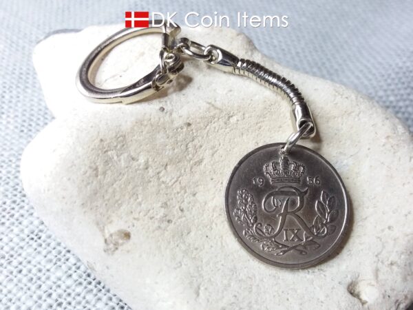 Denmark 1956 R coin keychain. 68 year old Danish 25 ore as coin pendant on snake keyring. Danish vintage coin souvenir.