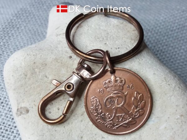 Denmark 1956 R coin keychain. 68 year old Danish 25 ore as coin pendant on keyring with trigger clip. Danish vintage coin souvenir.