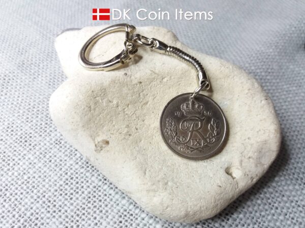 Denmark 1956 R coin keychain. 68 year old Danish 25 ore as coin pendant on snake keyring. Danish vintage coin souvenir.