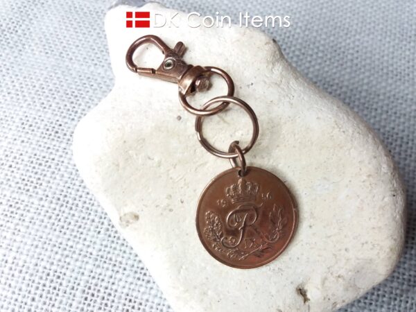 Denmark 1956 R coin charm. 68 year old Danish 25 ore as coin pendant on trigger clip with infinity ring. Danish vintage coin souvenir.