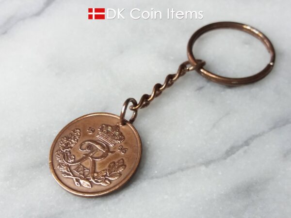 Denmark 1956 R coin keychain. 68 year old Danish 25 ore as coin pendant on keyring with chain. Danish vintage coin souvenir.