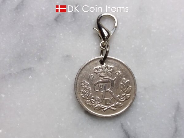 Denmark 1958 R coin charm. 66 year old Danish 25 ore as coin pendant on lobster claw. Danish vintage coin souvenir.