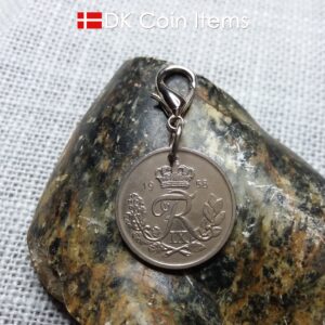 Denmark 1958 R coin charm. 66 year old Danish 25 ore as coin pendant on lobster claw. Danish vintage coin souvenir.