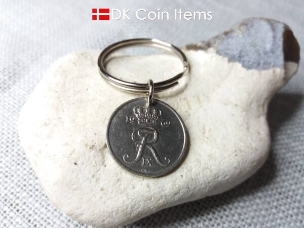 Denmark 1962 R initial coin keychain. 62 year old Danish 25 ore coin pendant. Danish vintage souvenir.