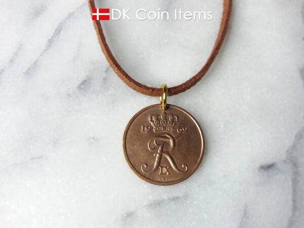 Denmark 62 year old R coin necklace. Danish 25 ore 1962 coin pendant - decoratively copper plated coin