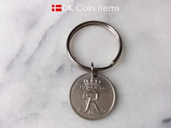 Denmark 1962 R initial coin keychain. 62 year old Danish 25 ore coin pendant. Danish vintage souvenir.