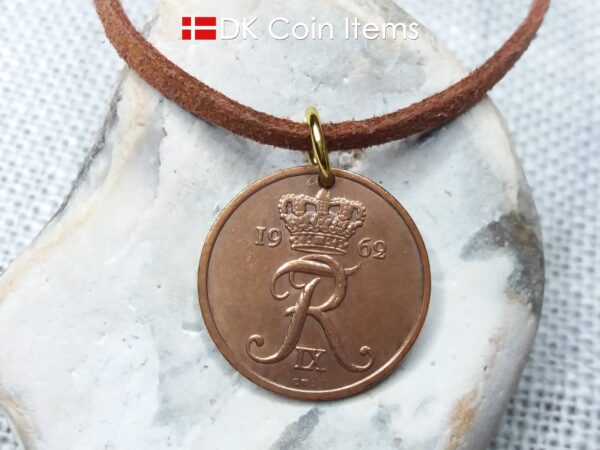 Denmark 62 year old R coin necklace. Danish 25 ore 1962 coin pendant - decoratively copper plated coin