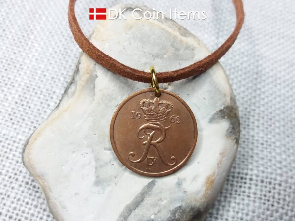 Denmark 62 year old R coin necklace. Danish 25 ore 1962 coin pendant - decoratively copper plated coin