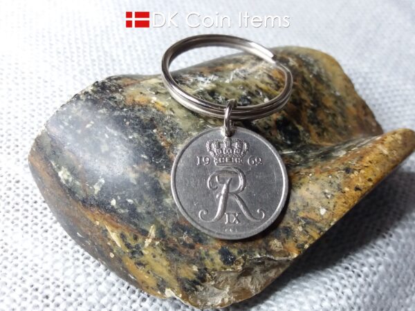 Denmark 1962 R initial coin keychain. 62 year old Danish 25 ore coin pendant. Danish vintage souvenir.