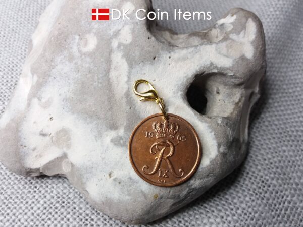 Denmark 1965 R coin charm. 59 year old Danish 25 ore coin pendant copper plated decoratively. Vintage souvenir