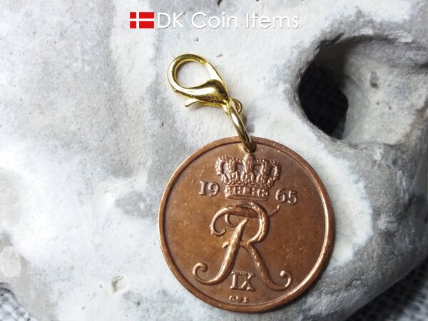 Denmark 1965 R coin charm. 59 year old Danish 25 ore coin pendant copper plated decoratively. Vintage souvenir