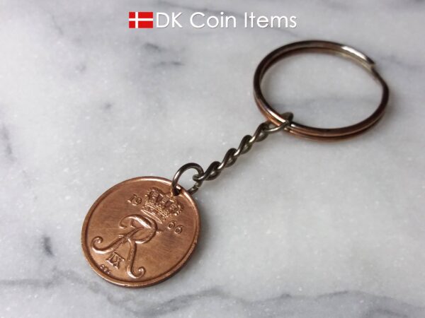 Denmark 1966 R coin keychain. 58 year old Danish 25 ore coin pendant copper plated decoratively. Vintage souvenir coin