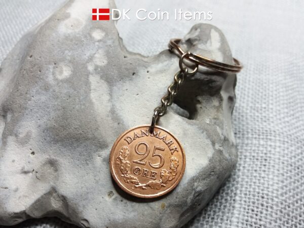 Denmark 1966 R coin keychain. 58 year old Danish 25 ore coin pendant copper plated decoratively. Vintage souvenir coin