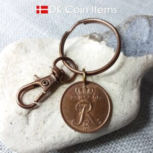 Denmark 1966 R coin keychain. 58 year old Danish 25 ore coin pendant copper plated decoratively. Vintage souvenir