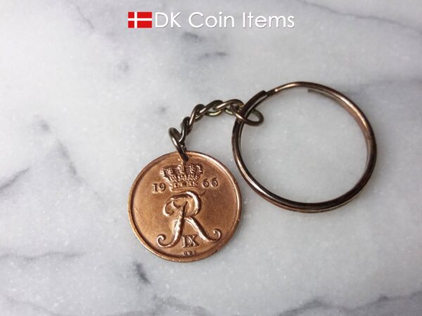 Denmark 1966 R coin keychain. 58 year old Danish 25 ore coin pendant copper plated decoratively. Vintage souvenir coin