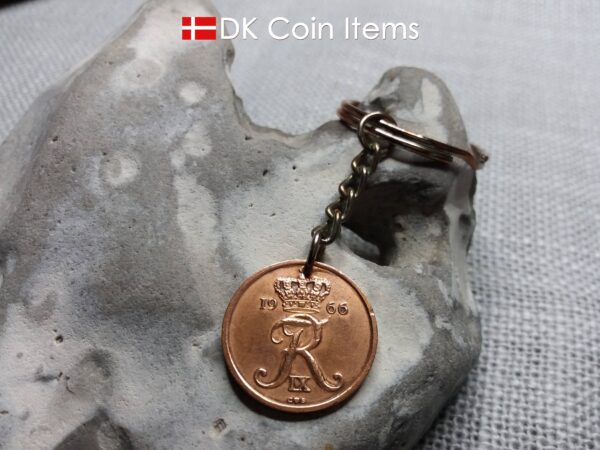 Denmark 1966 R coin keychain. 58 year old Danish 25 ore coin pendant copper plated decoratively. Vintage souvenir coin