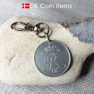 Denmark 1961 R coin keychain. 63 year old Danish 5 ore as coin pendant on trigger clip