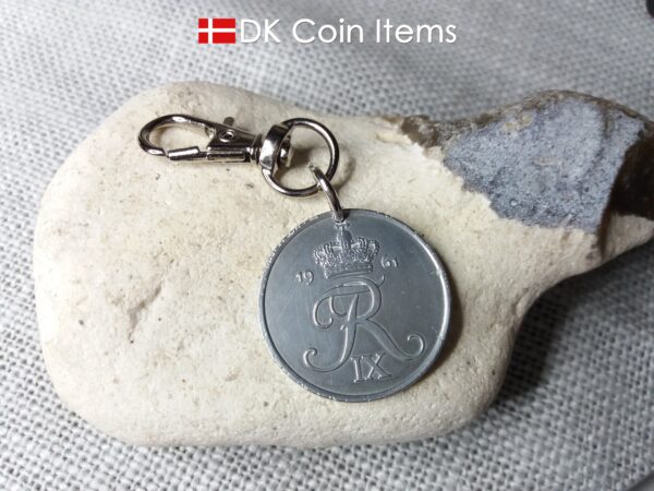 Denmark 1961 R coin keychain. 63 year old Danish 5 ore as coin pendant on trigger clip