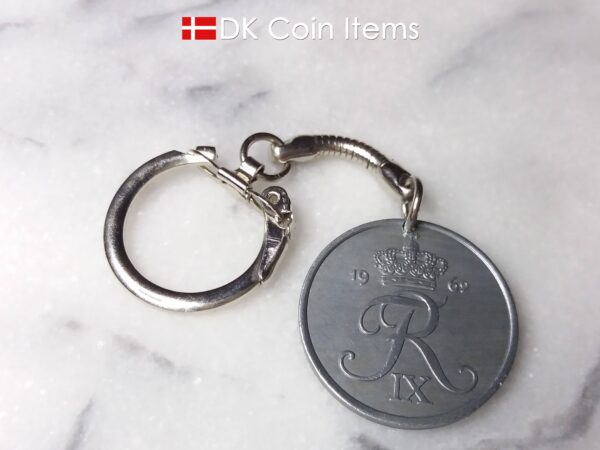 Denmark 1962 R initial coin keychain. 62 year old Danish 5 ore as coin pendant on snake keyring.