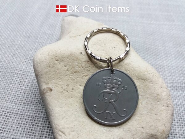 Danish 1952 coin keychain. 72 year old 5 ore coin pendant with Crown R-initial. DKCoinItems 40412-1