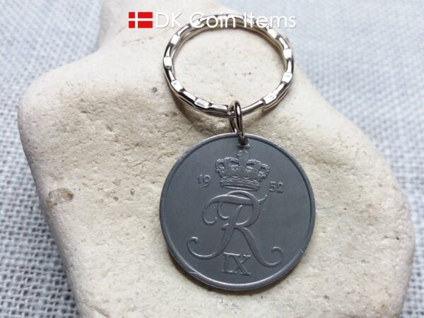 Danish 1952 coin keychain. 72 year old 5 ore coin pendant with Crown R-initial. DKCoinItems 40412-1