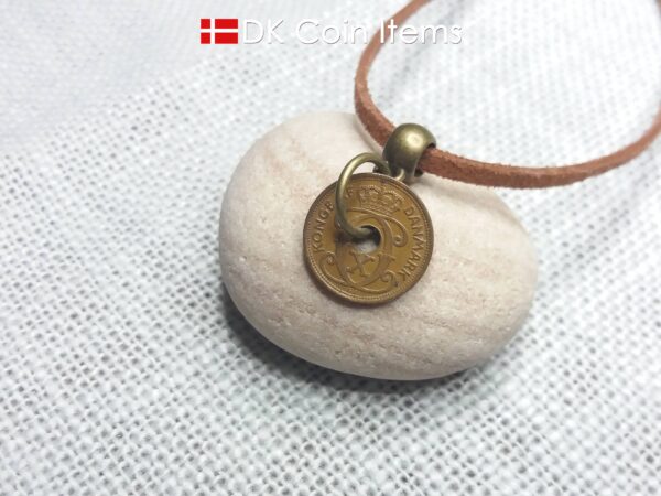 Denmark 1937 coin necklace. 87 year old coin pendant. Antique Danish souvenir. Copper 1 ore crown coin in bronze plated ring and bail