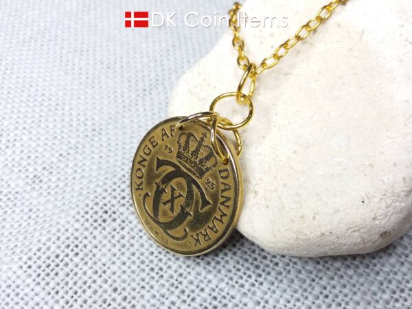 Denmark 99 year Crown C-initial coin necklace. Golden coin pendant 2 kroner 1925 on 4 rings