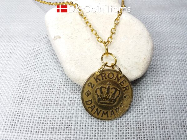 Denmark 99 year Crown C-initial coin necklace. Golden coin pendant 2 kroner 1925 on 4 rings