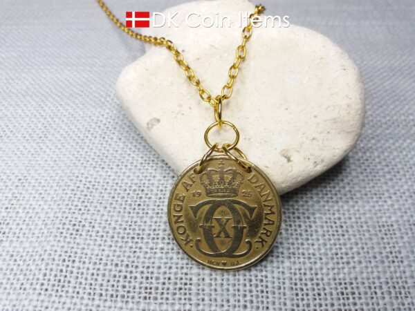 Denmark 99 year Crown C-initial coin necklace. Golden coin pendant 2 kroner 1925 on 4 rings