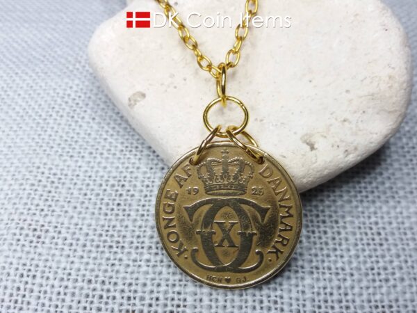 Denmark 99 year Crown C-initial coin necklace. Golden coin pendant 2 kroner 1925 on 4 rings