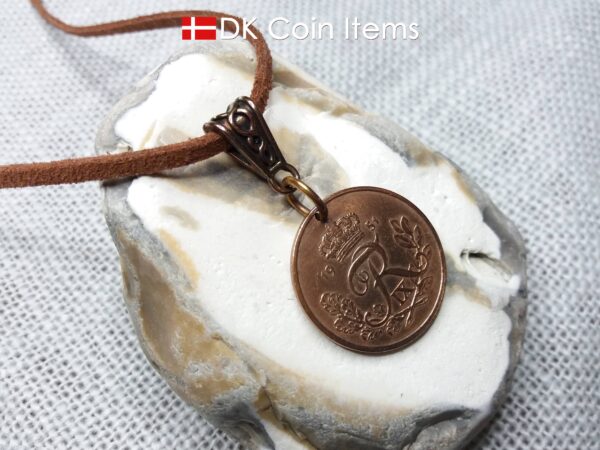 Denmark 1951 R coin necklace. 73 year old 25 ore coin pendant. 73rd birthday gift. Danish vintage coin souvenir copper plated decoratively.