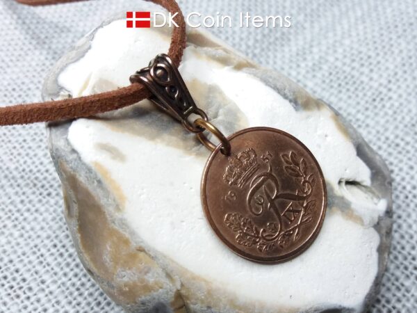 Denmark 1951 R coin necklace. 73 year old 25 ore coin pendant. 73rd birthday gift. Danish vintage coin souvenir copper plated decoratively.