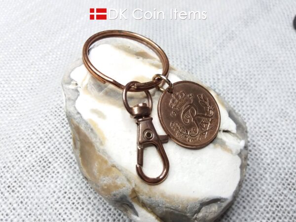 Denmark 1951 R coin keychain. 73 year old 25 ore coin pendant. 73rd birthday gift. Danish vintage coin souvenir copper plated decoratively.