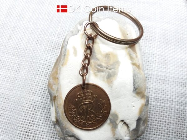 Denmark 1951 R coin keychain. 73 year old 25 ore coin pendant copper plated decoratively. 73rd birthday gift. Danish vintage coin souvenir.