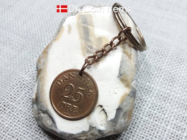 Denmark 1951 R coin keychain. 73 year old 25 ore coin pendant copper plated decoratively. 73rd birthday gift. Danish vintage coin souvenir.